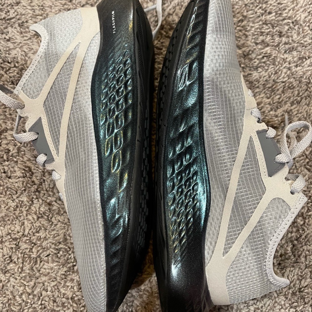 Reebok Flashfilm **BRAND NEW NEVER WORN** Size 7